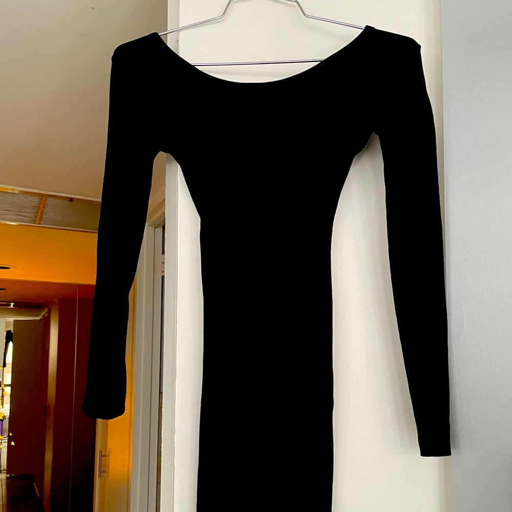 ✨GIFT with Bundle Purchase✨ Black Dress - long sleeve scoop neck XS✨ - Picture 2 of 3